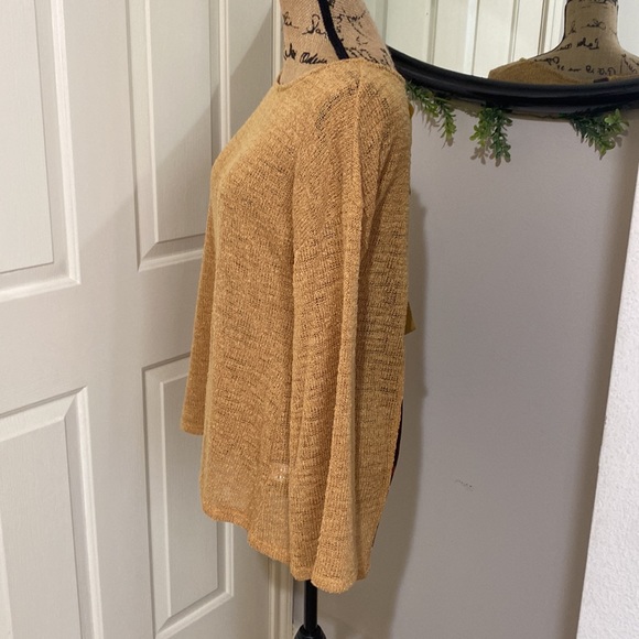 Open Back Top - Picture 2 of 6